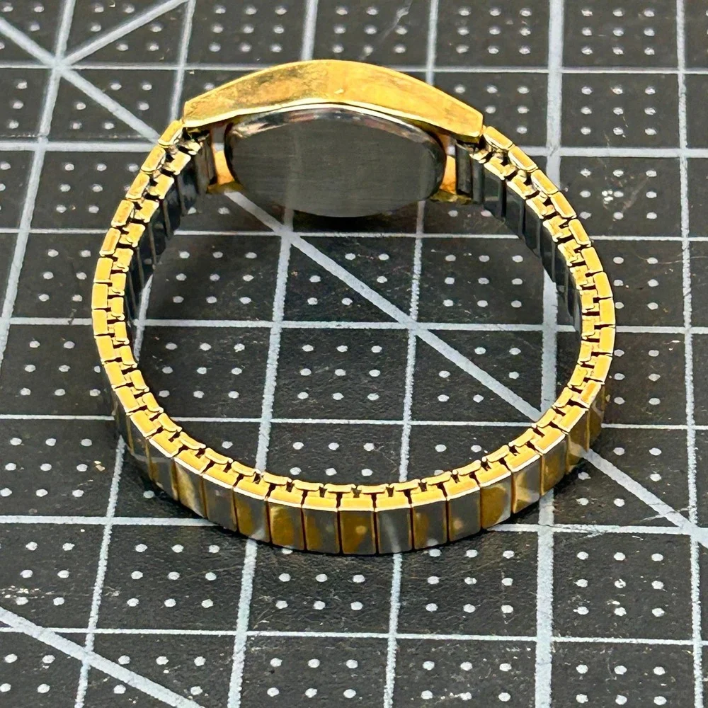 Armitron Diamond Quartz Womens Watch Gold Tone Black Dial Oval 25/5116‎ 400/101